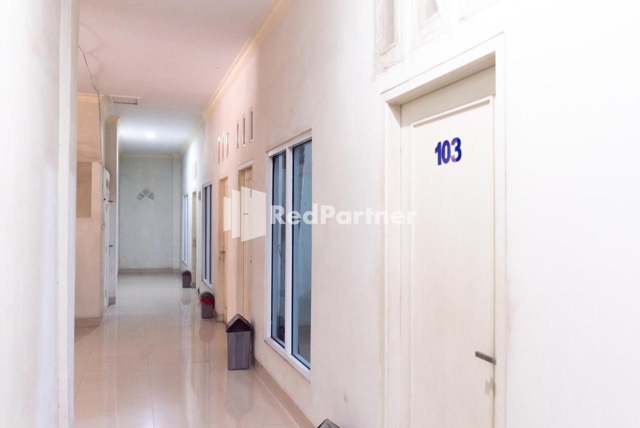 Wisma Aini Syariah Mitra Reddoorz Бандар-Лампунг Экстерьер фото